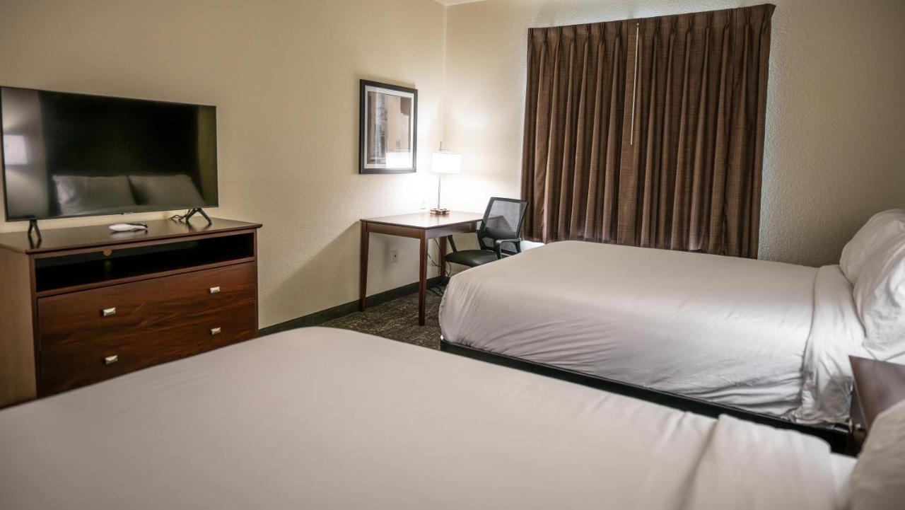 Queen Room - Disability Access at Cobblestone Hotel & Suites - Lamar