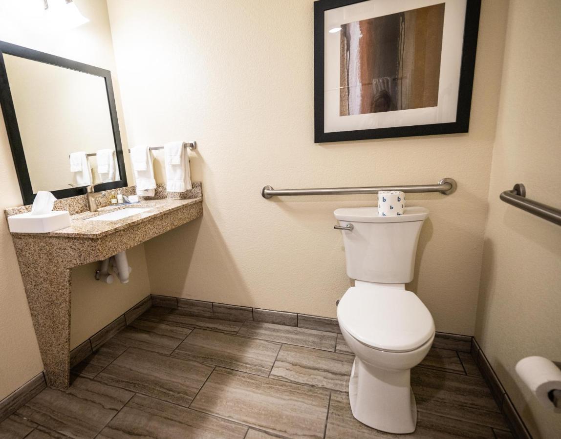 Queen Room - Disability Access at Cobblestone Hotel & Suites - Lamar