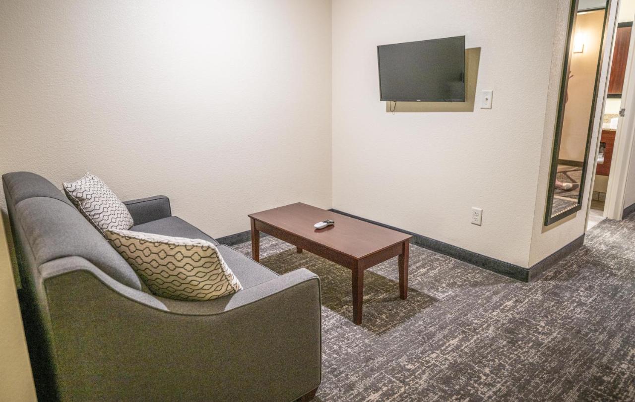 Queen Studio at Cobblestone Hotel & Suites - Lamar