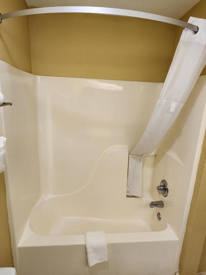 Deluxe King Room - Non-Smoking at Super 8 by Wyndham Pine Bluff