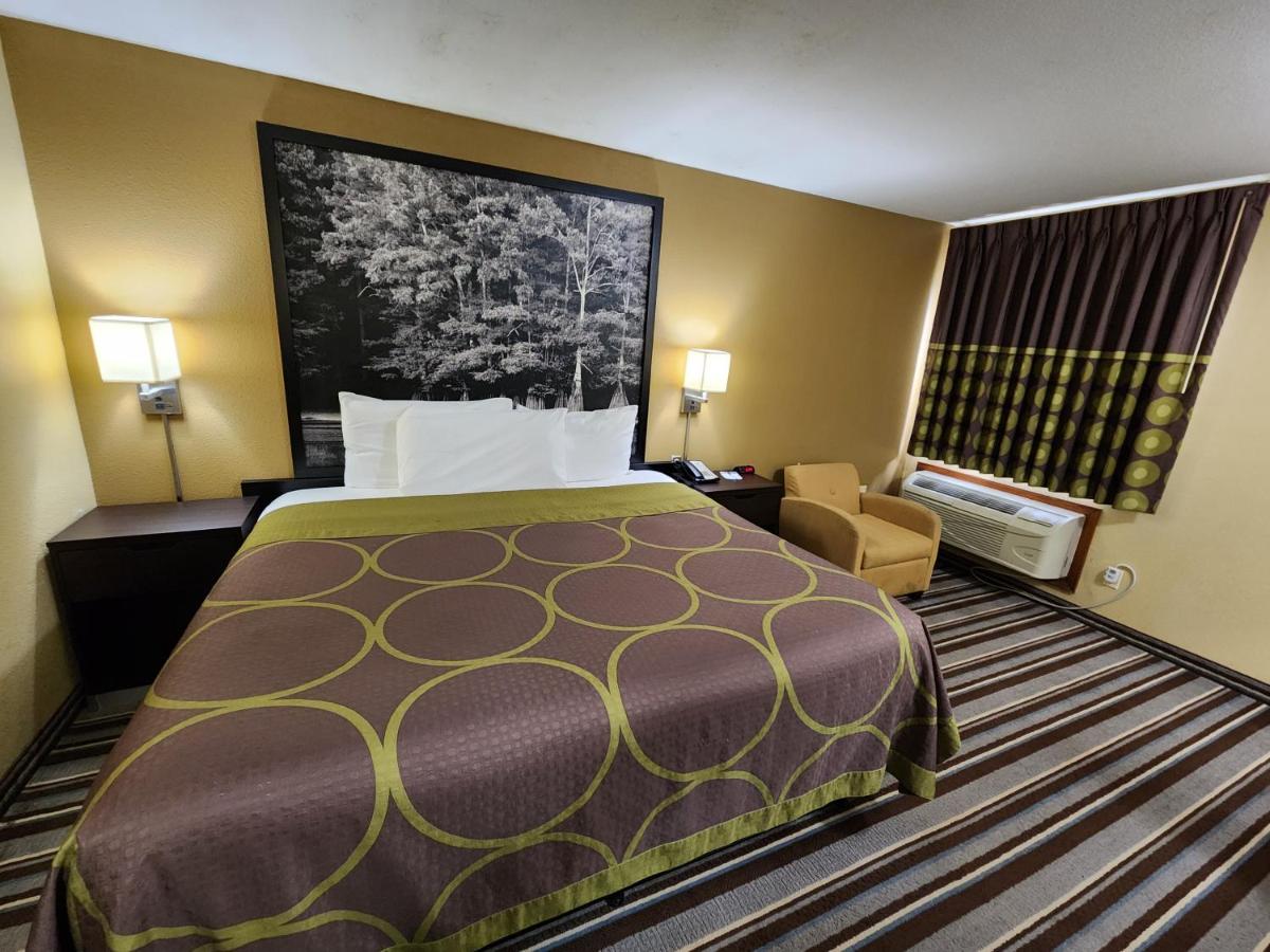 King Room - Non-Smoking at Super 8 by Wyndham Pine Bluff
