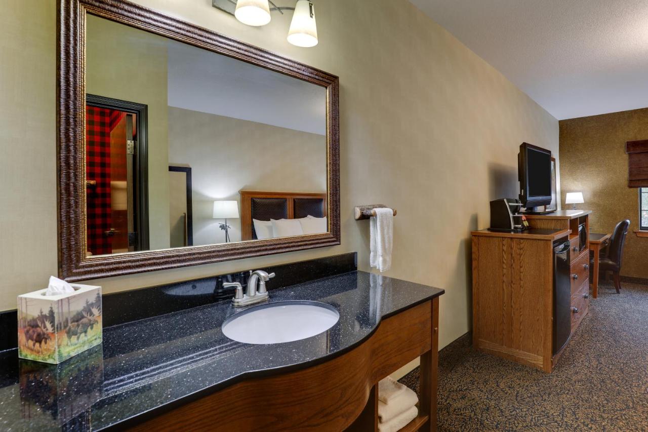 Deluxe Queen Room at Stoney Creek Hotel Sioux City