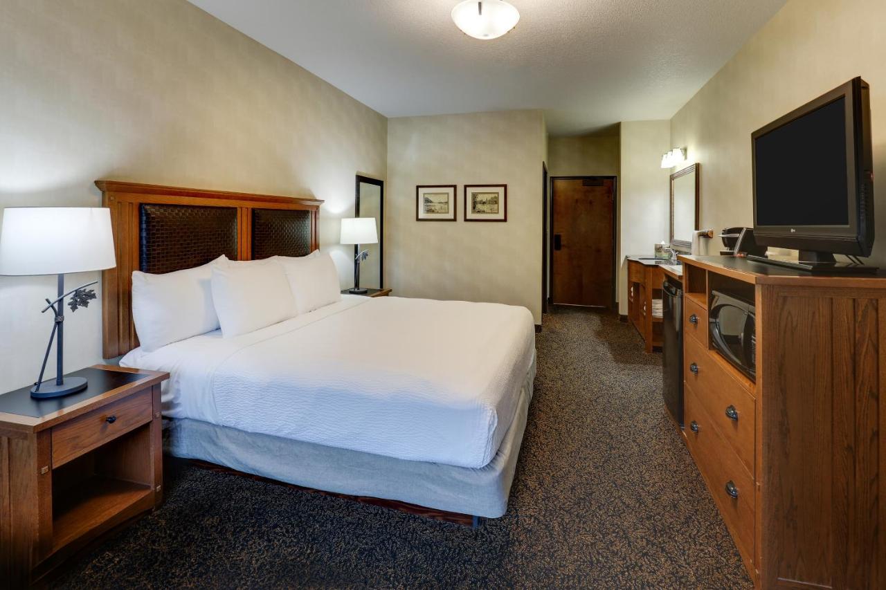 Deluxe King Room at Stoney Creek Hotel Sioux City