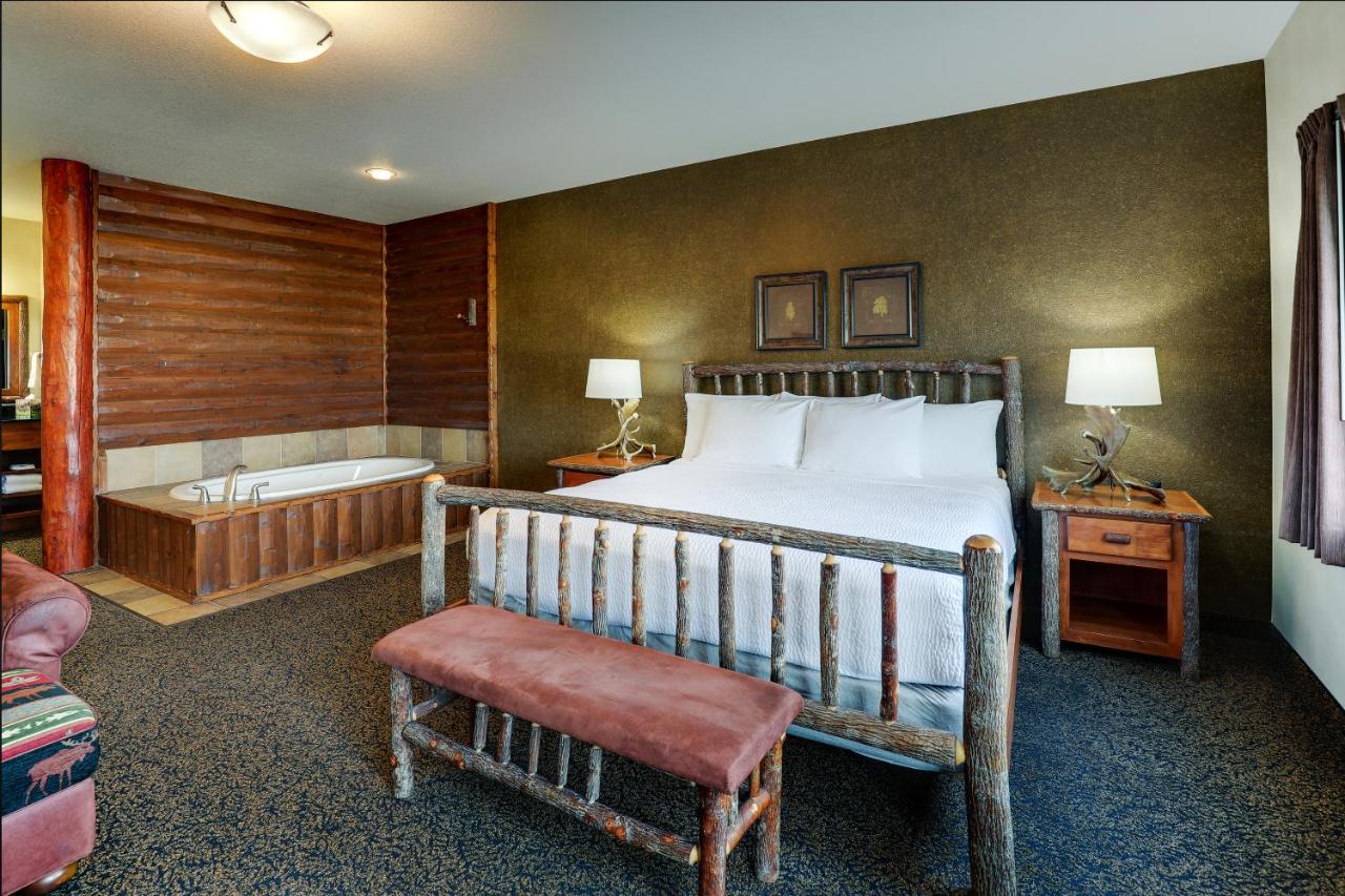 Suite with Hot Tub at Stoney Creek Hotel Sioux City