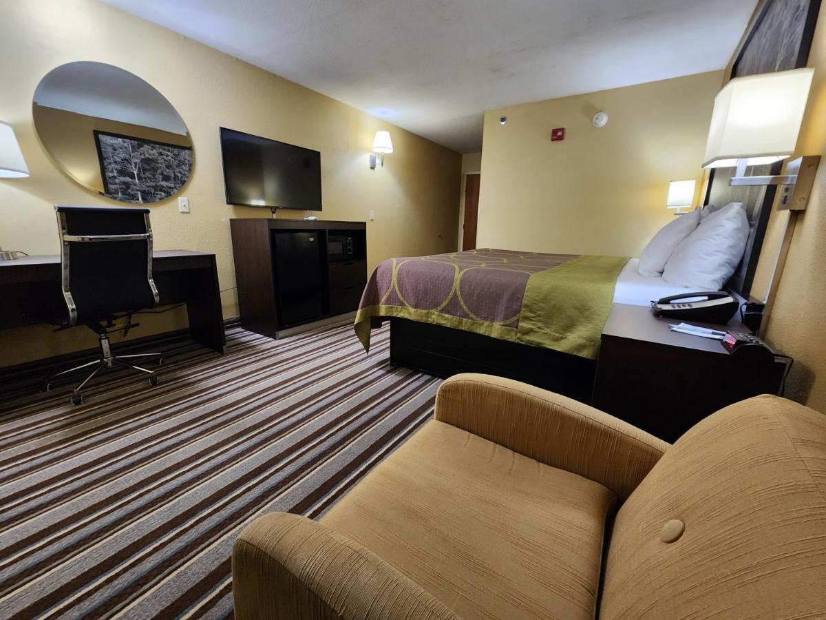 King Room - Non-Smoking at Super 8 by Wyndham Pine Bluff