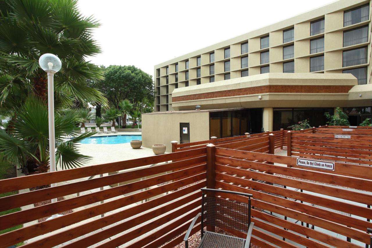 King Room with Pool View - Ground Floor at Marriott El Paso