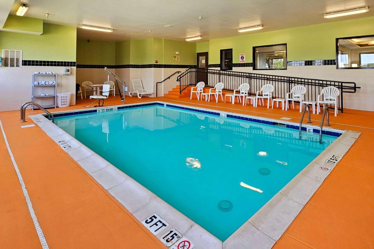 | Quality Inn & Suites near St Louis and I-255