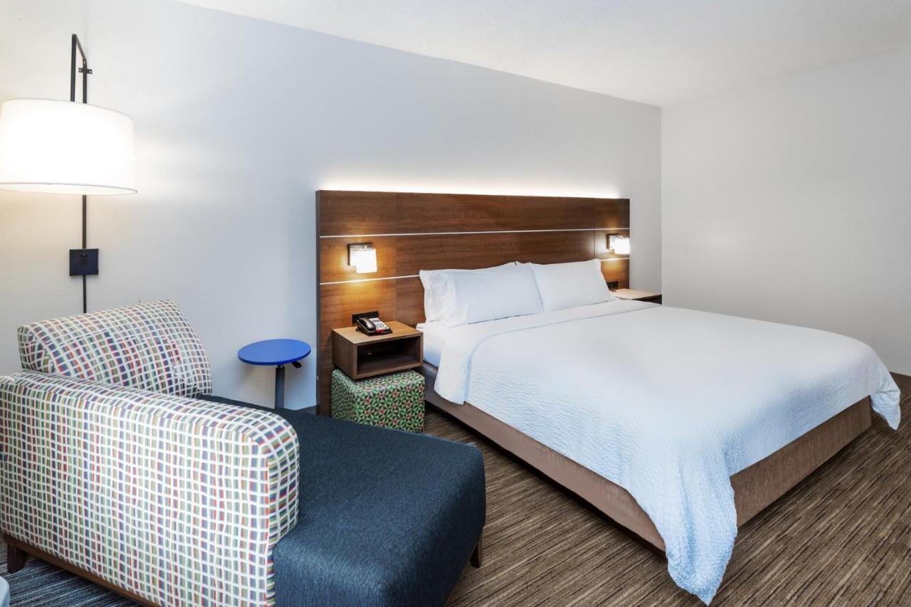King Room - Non-Smoking at Holiday Inn Express & Suites Sulphur (Lake Charles) by IHG