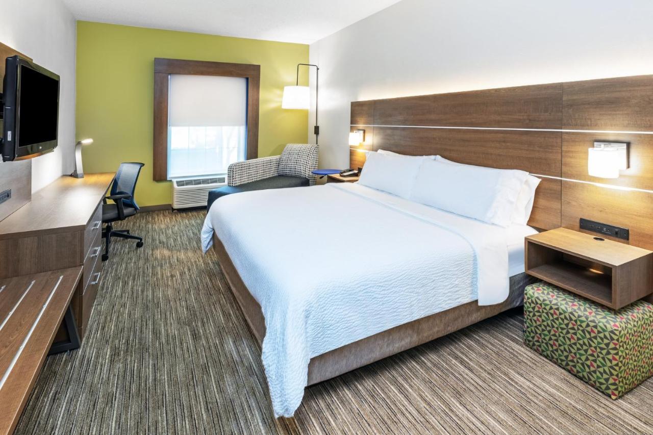 King Room - Non-Smoking at Holiday Inn Express & Suites Sulphur (Lake Charles) by IHG