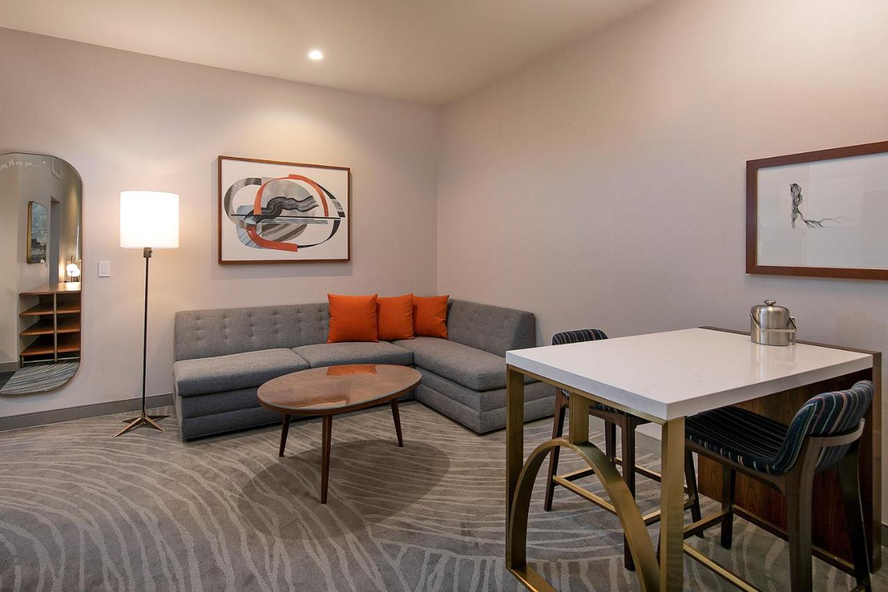 1 Bedroom Suite with 1 King, Sofa bed at Le Méridien Pasadena Arcadia