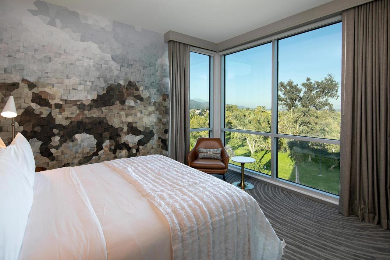 1 Bedroom Suite with 1 King, Sofa bed at Le Méridien Pasadena Arcadia
