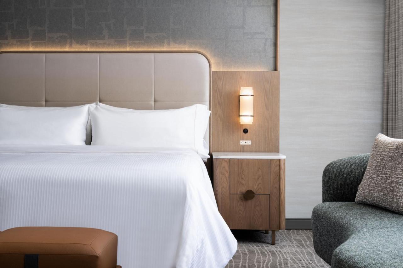 Superior King Room at The Westin Book Cadillac Detroit
