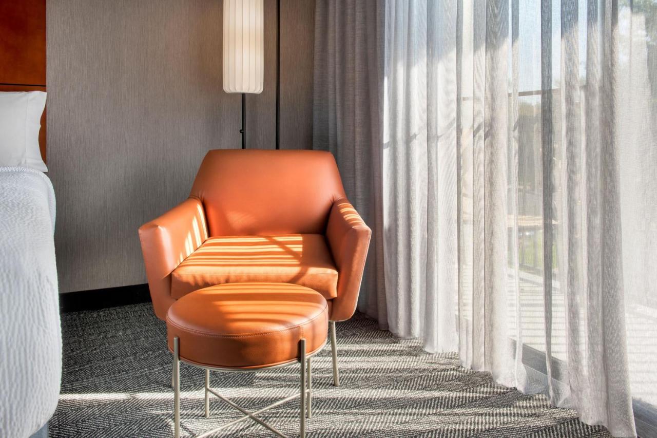 | Courtyard by Marriott New Haven Wallingford