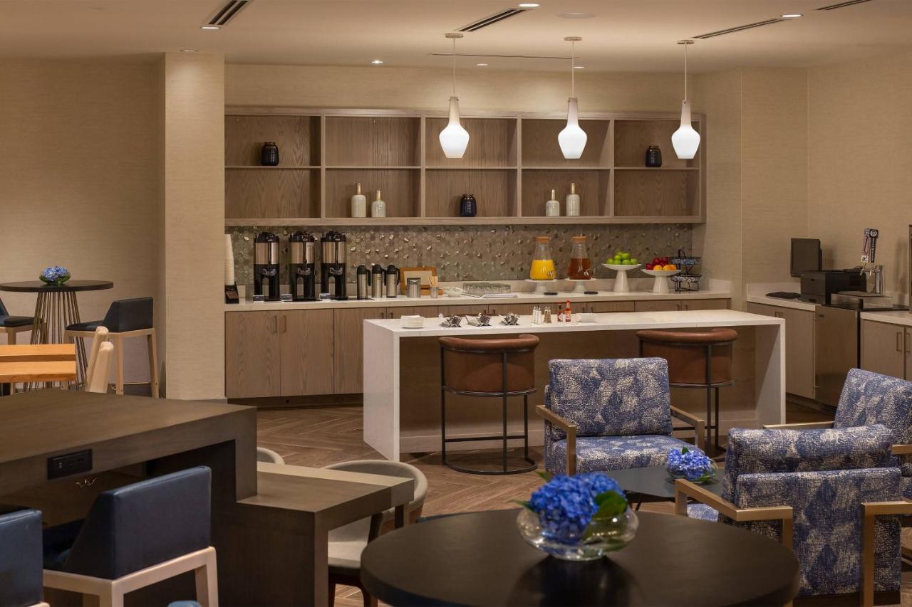 Tower level, Guest room, 1 King at Atlanta Marriott Perimeter Center
