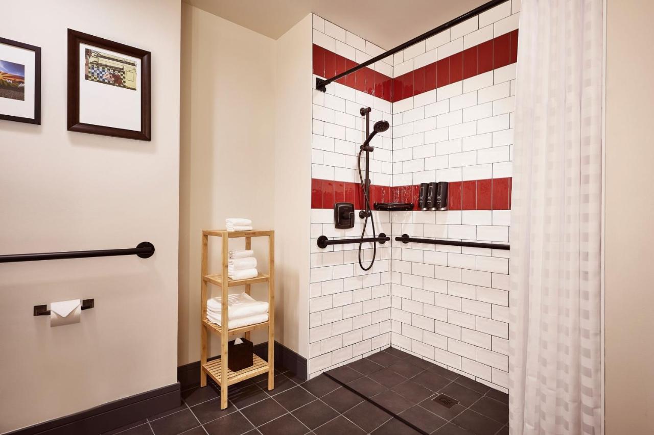 King Room - Hearing Accessible at The Scarlet, Lincoln, a Tribute Portfolio Hotel