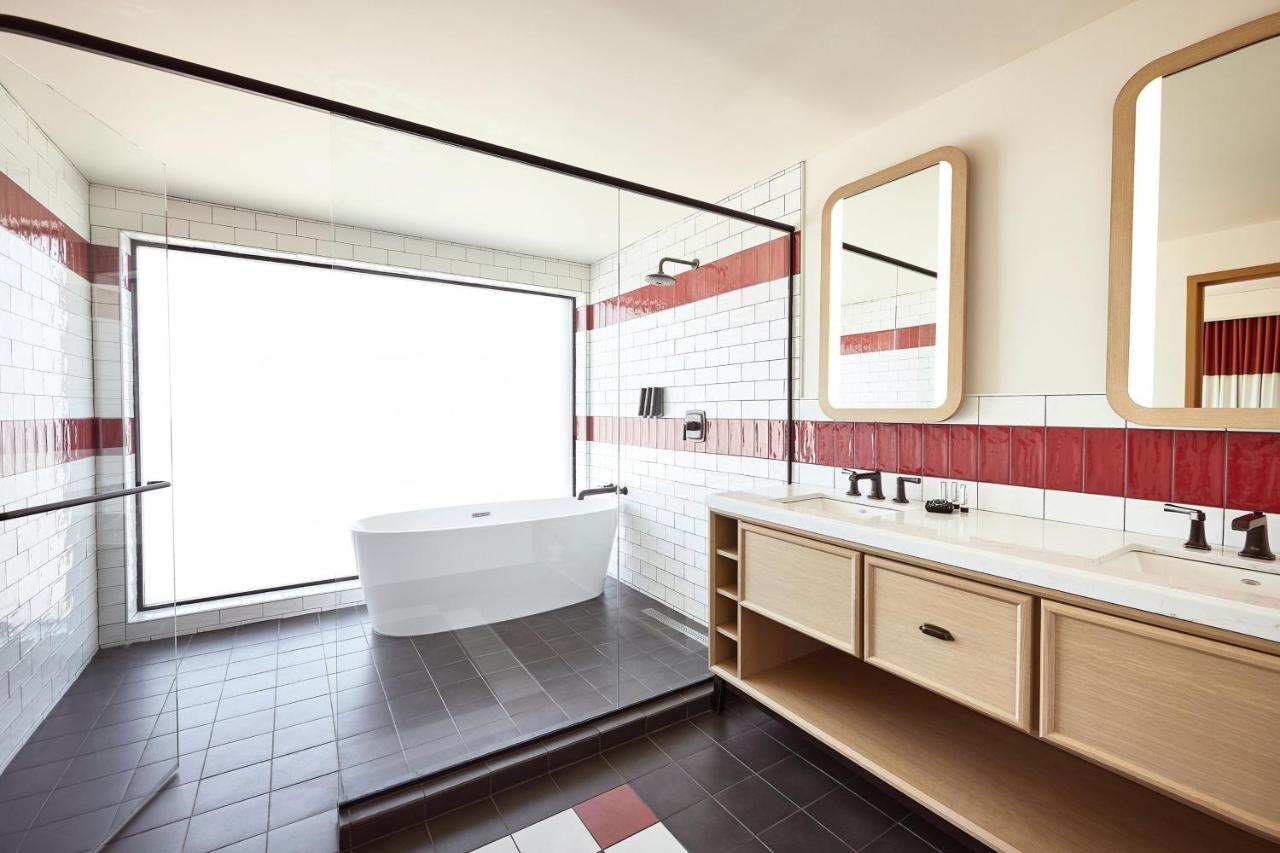 King Suite with View at The Scarlet, Lincoln, a Tribute Portfolio Hotel