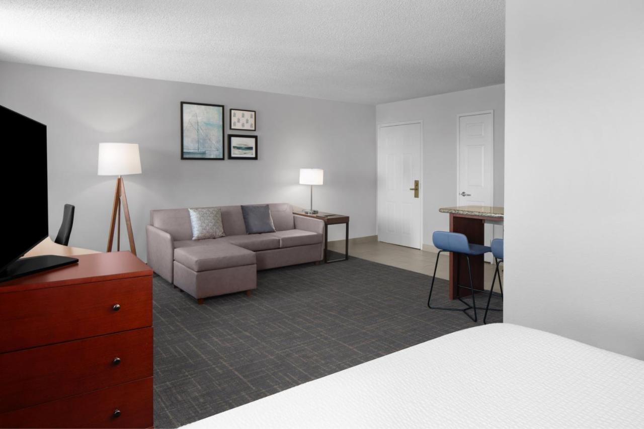 Deluxe Queen Studio with Sofa Bed at Residence Inn by Marriott San Diego Downtown