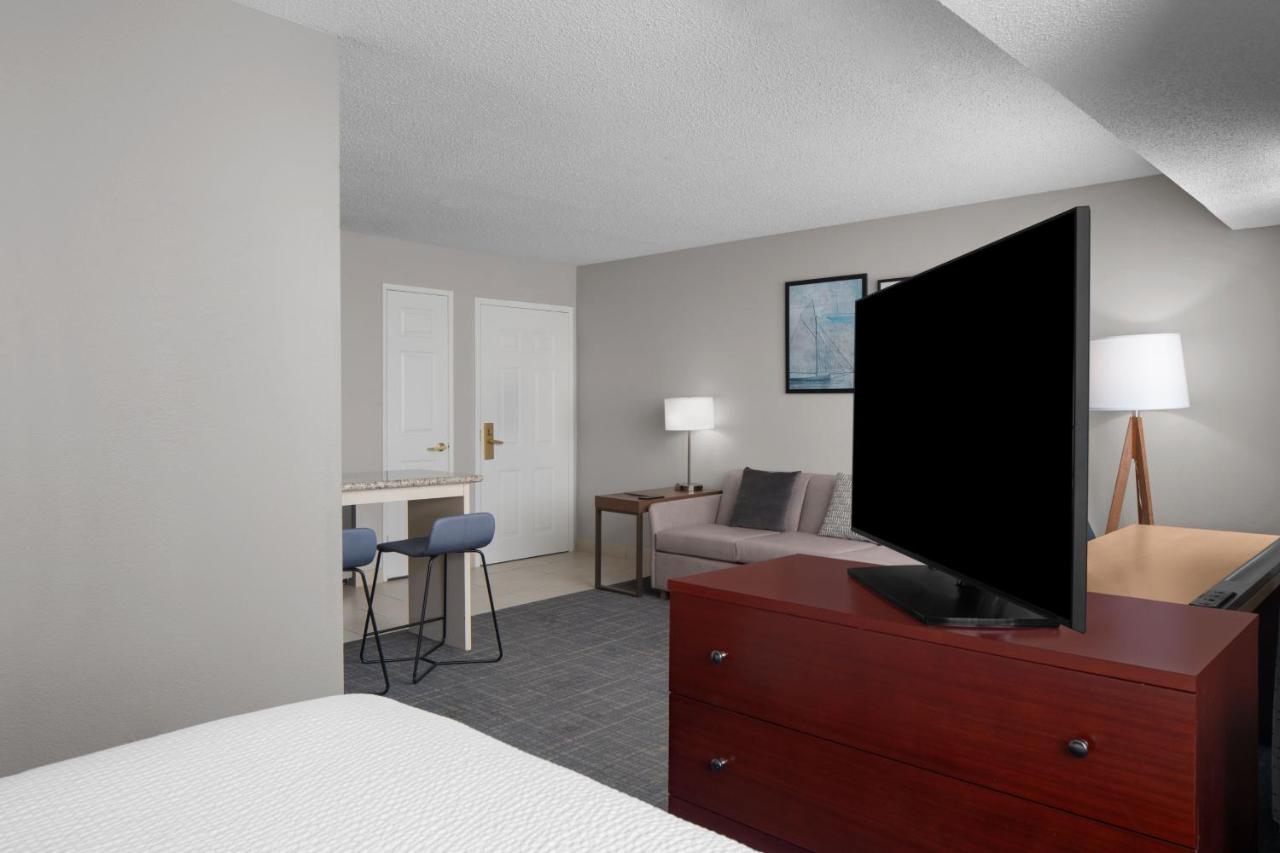 Queen Studio with Sofa Bed at Residence Inn by Marriott San Diego Downtown