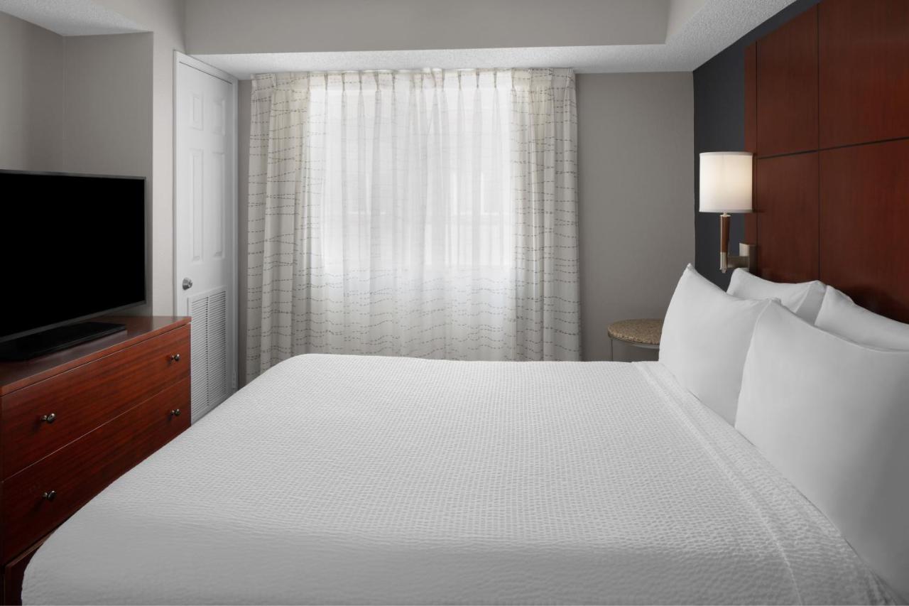 One-Bedroom Queen Suite with Sofa Bed at Residence Inn by Marriott San Diego Downtown