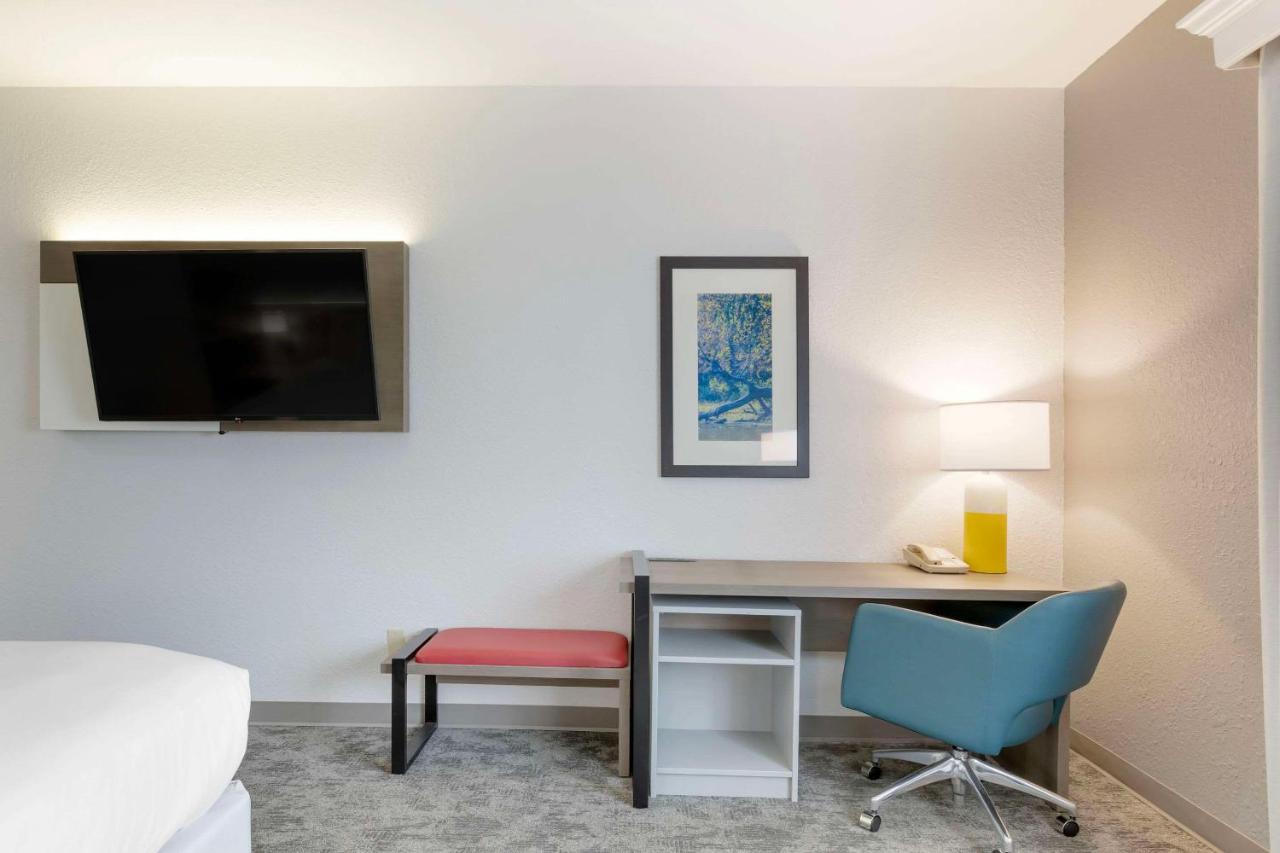 King Room at Comfort Inn & Suites Davenport - Quad Cities