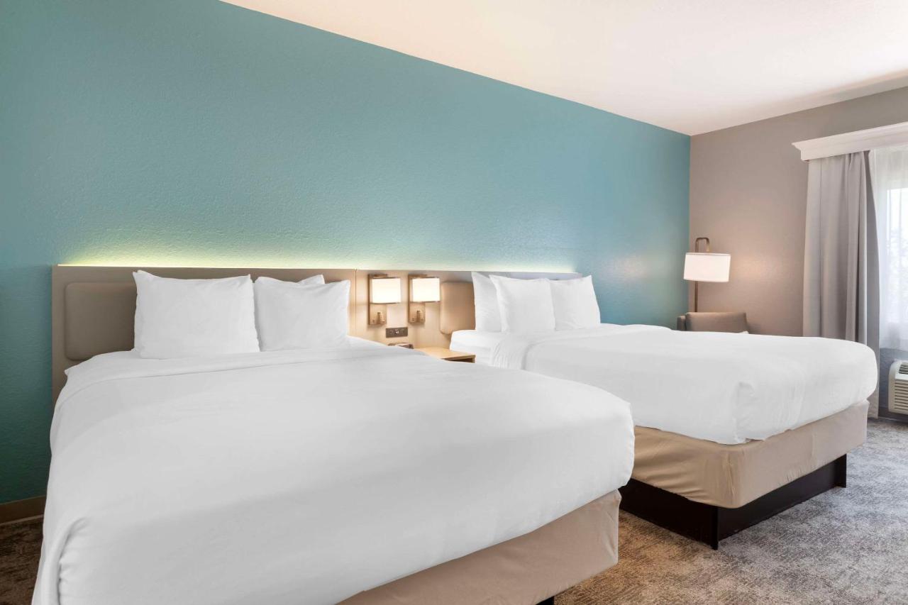 Queen Room with Two Queen Beds at Comfort Inn & Suites Davenport - Quad Cities