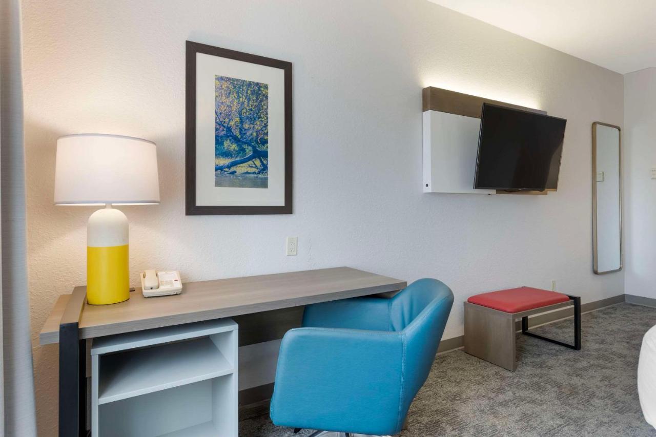 Queen Room with Two Queen Beds at Comfort Inn & Suites Davenport - Quad Cities