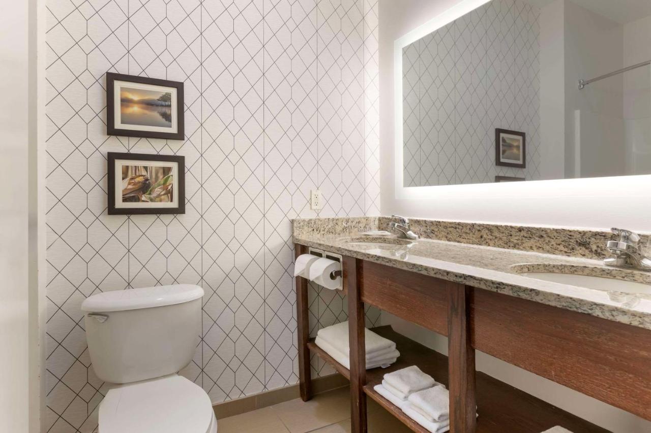 Queen Room with Two Queen Beds at Comfort Inn & Suites Davenport - Quad Cities