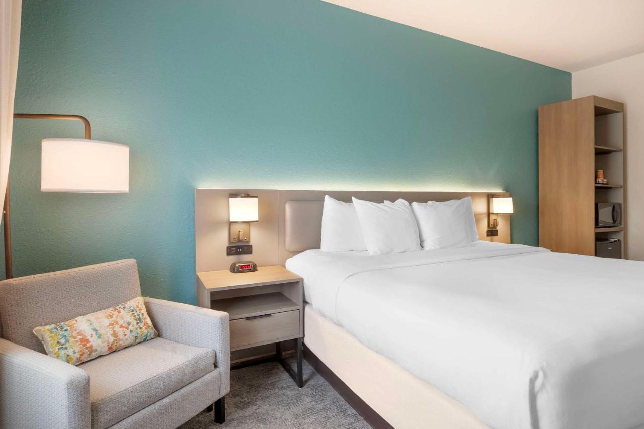 King Room with Roll-In Shower - Accessible/Non-Smoking at Comfort Inn & Suites Davenport - Quad Cities