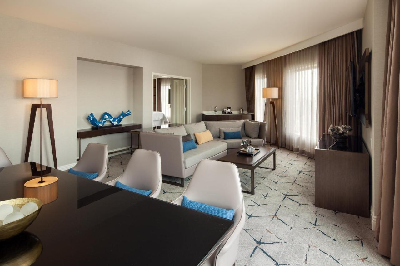 1 Bedroom Suite, 1 King, City view, Corner room at Sheraton Los Angeles San Gabriel