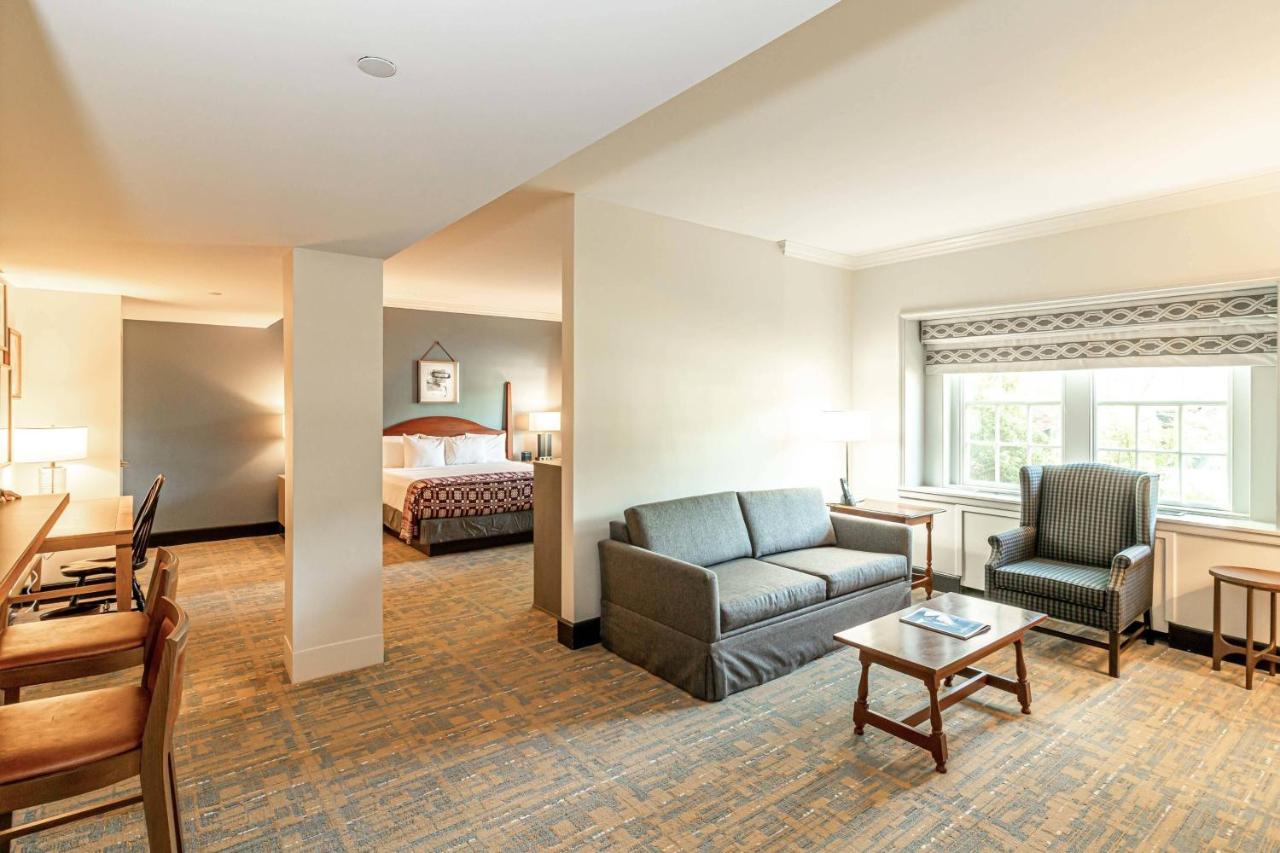 | Williamsburg Lodge, Autograph Collection