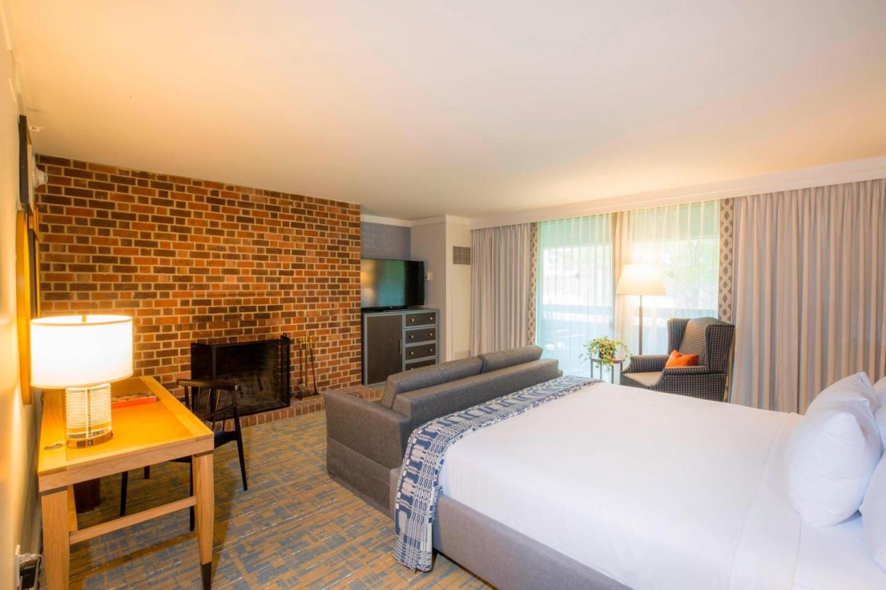 | Williamsburg Lodge, Autograph Collection