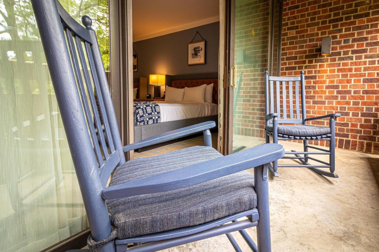 Premium Queen Room with Balcony at Williamsburg Lodge, Autograph Collection