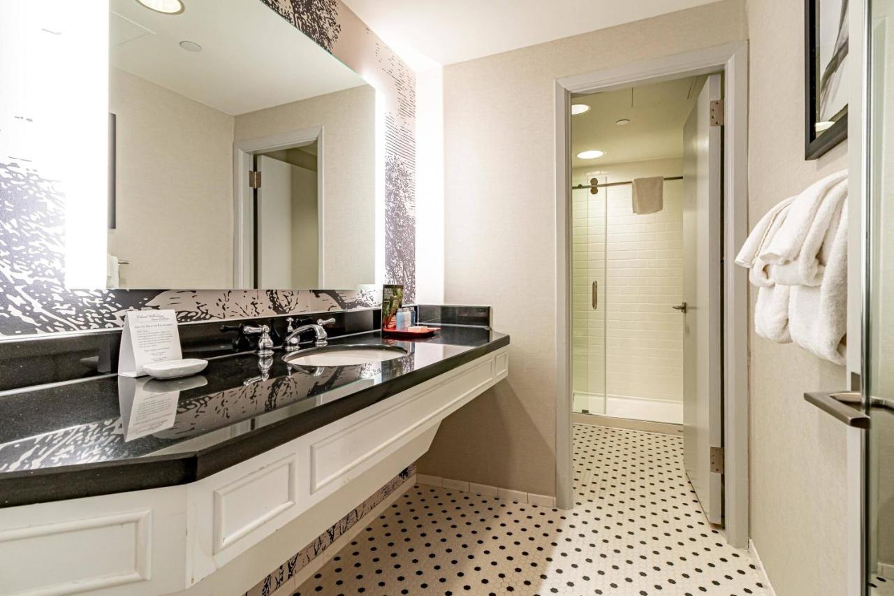 | Williamsburg Lodge, Autograph Collection