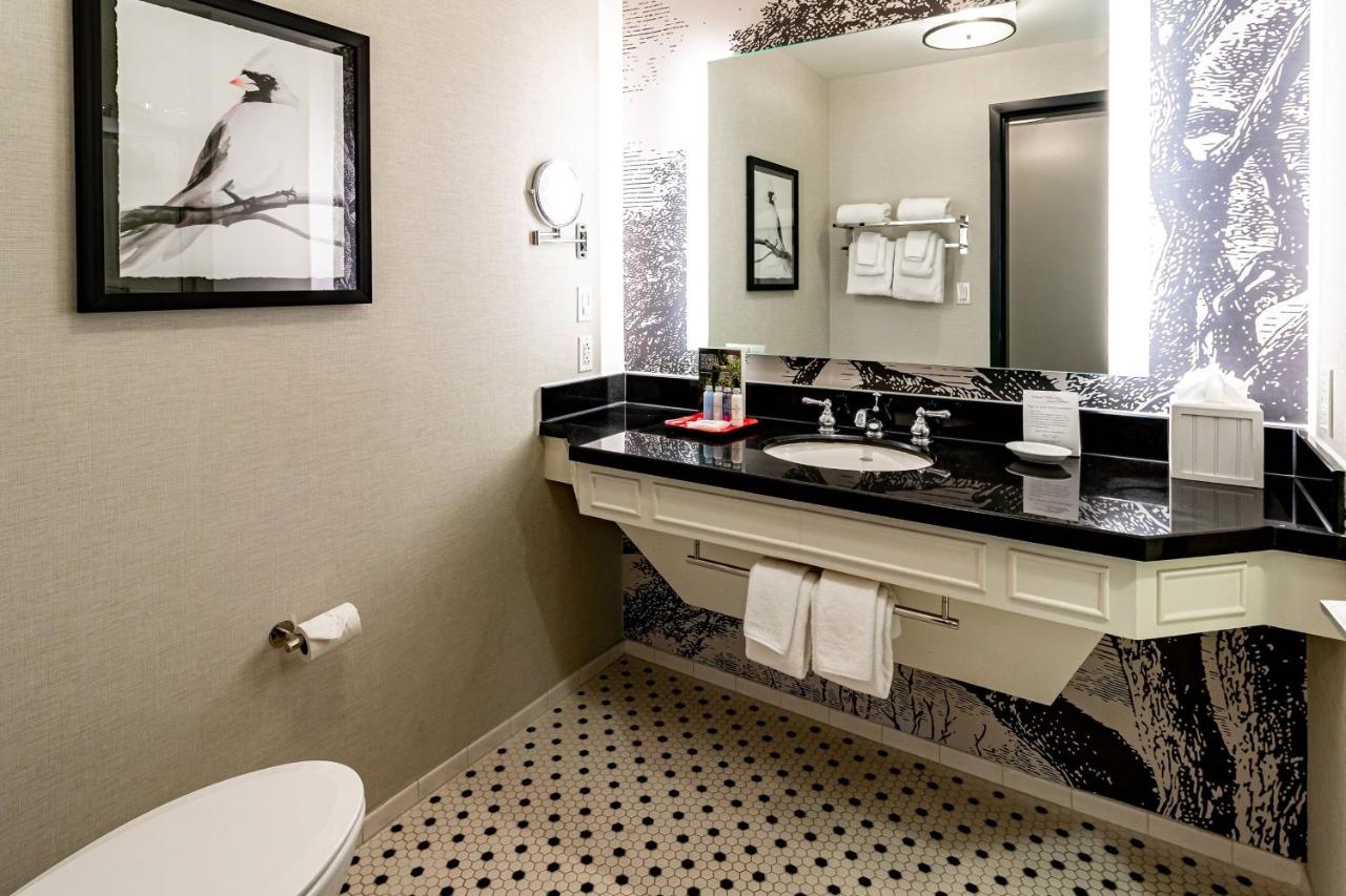 | Williamsburg Lodge, Autograph Collection