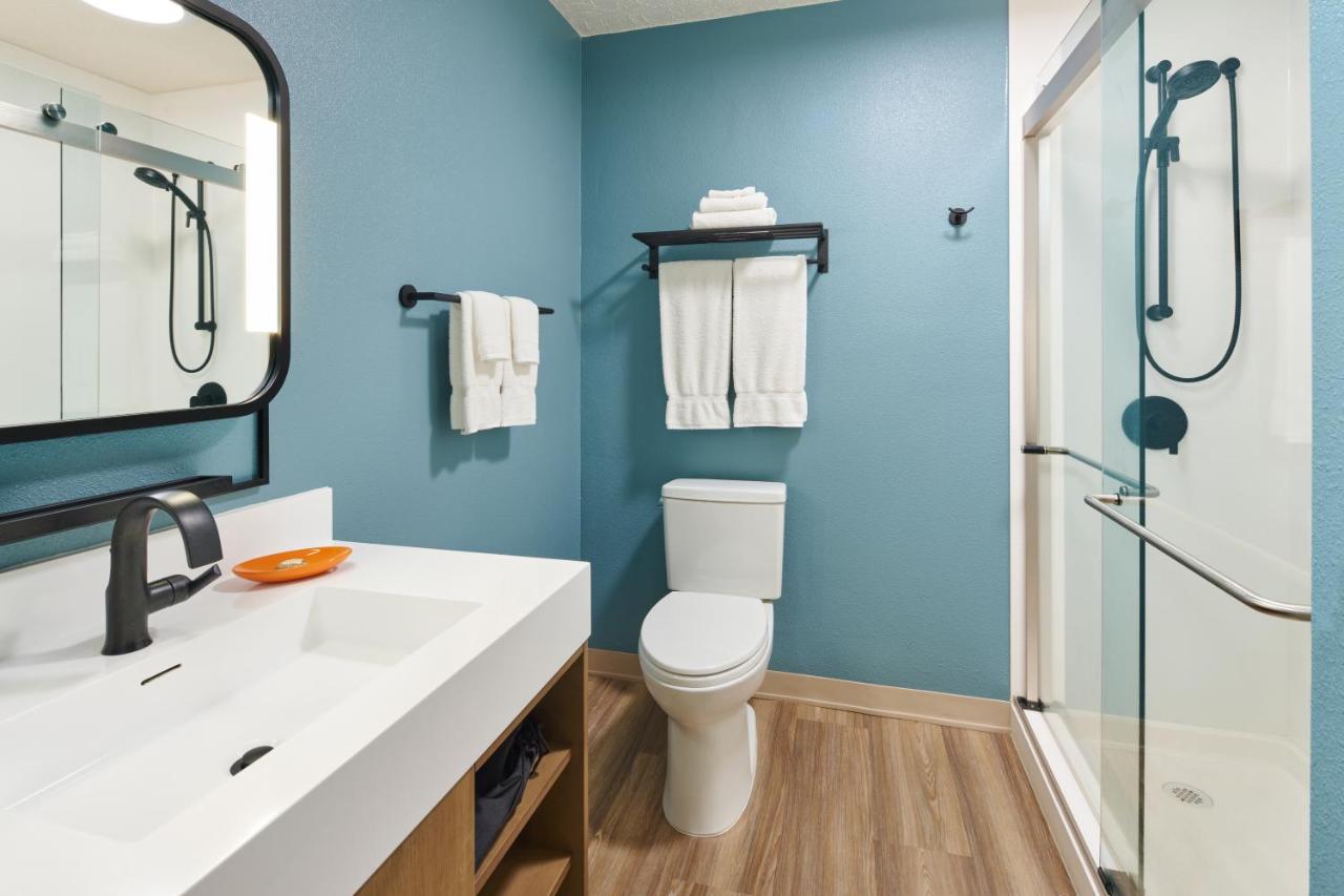 Standard Room with Ocean View at Kauai Shores Hotel