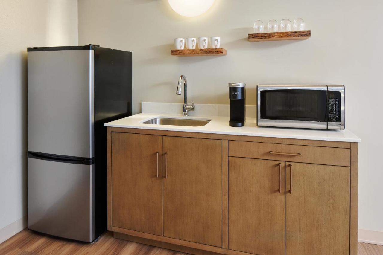 Deluxe Garden View with Kitchenette at Kauai Shores Hotel