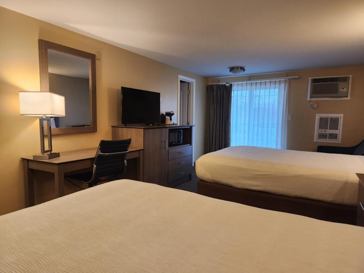 | Hyannis Travel Inn