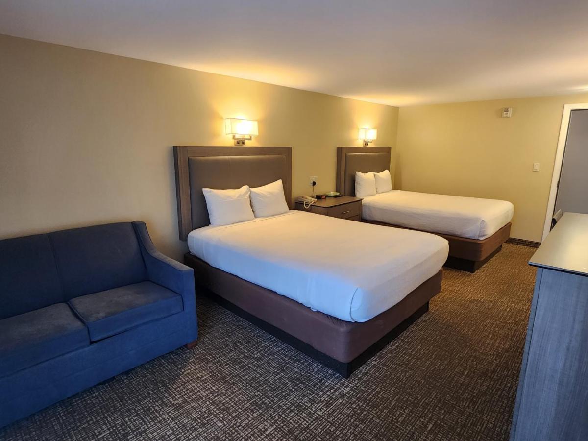 | Hyannis Travel Inn
