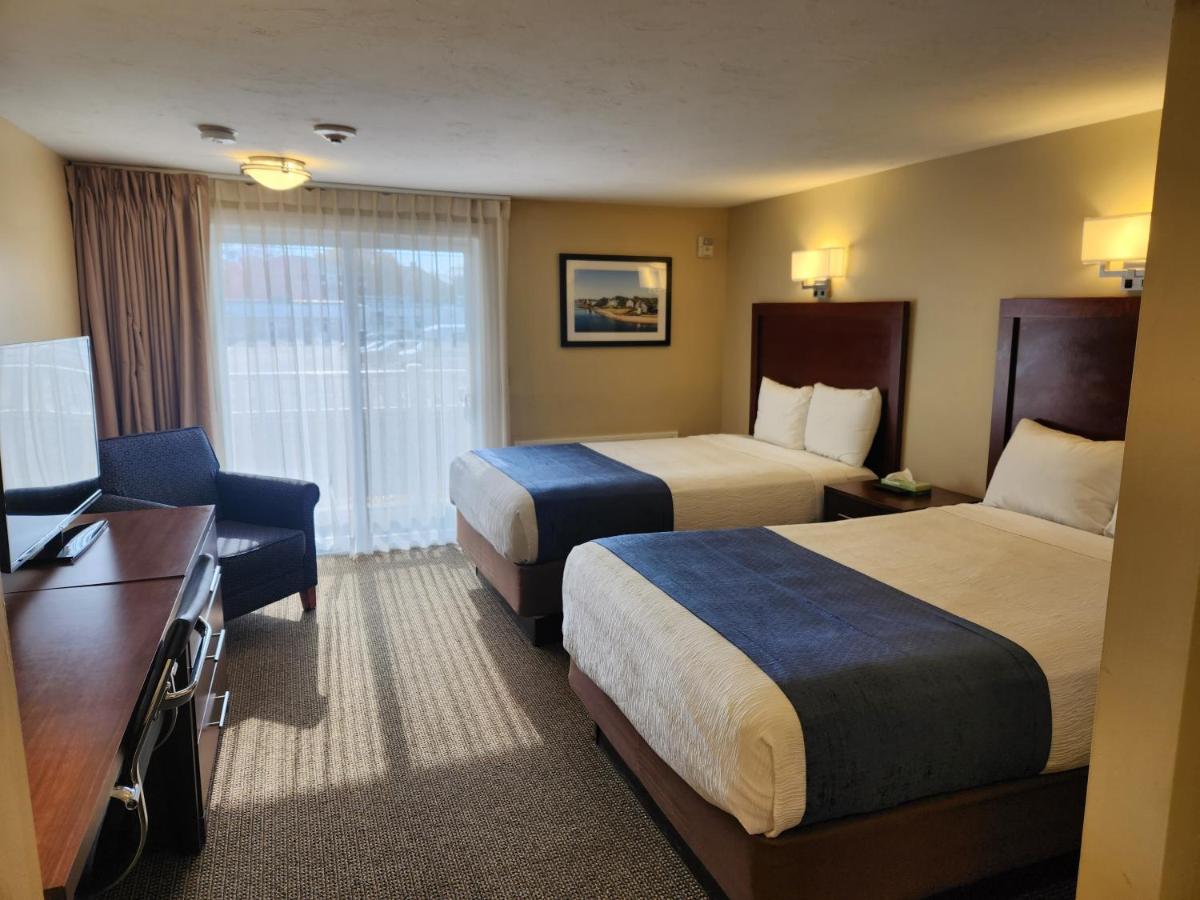 | Hyannis Travel Inn