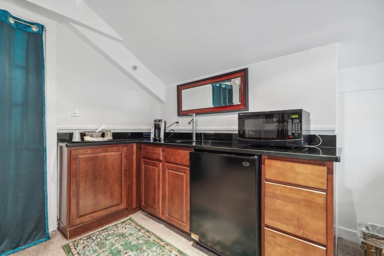 | The Columbia Inn at Peralynna