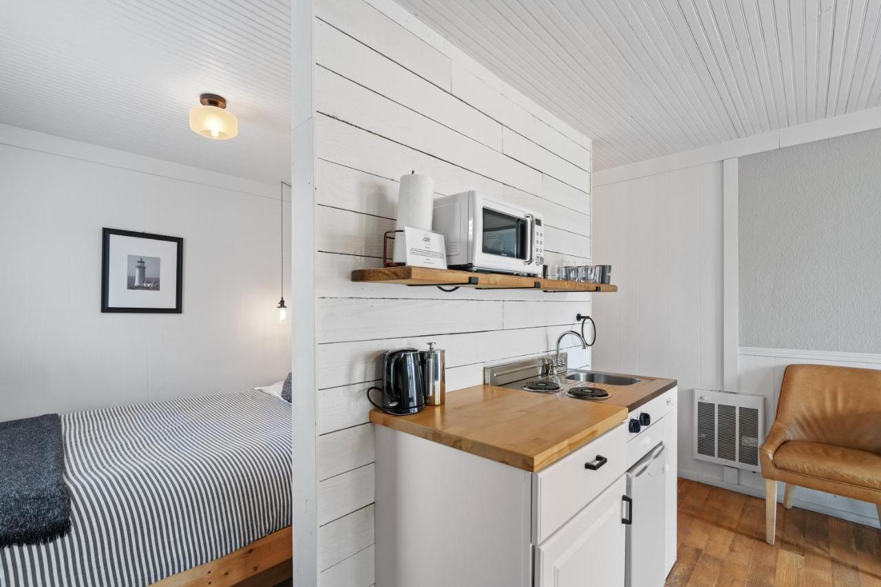Suite with Kitchenette at Boardwalk Cottages