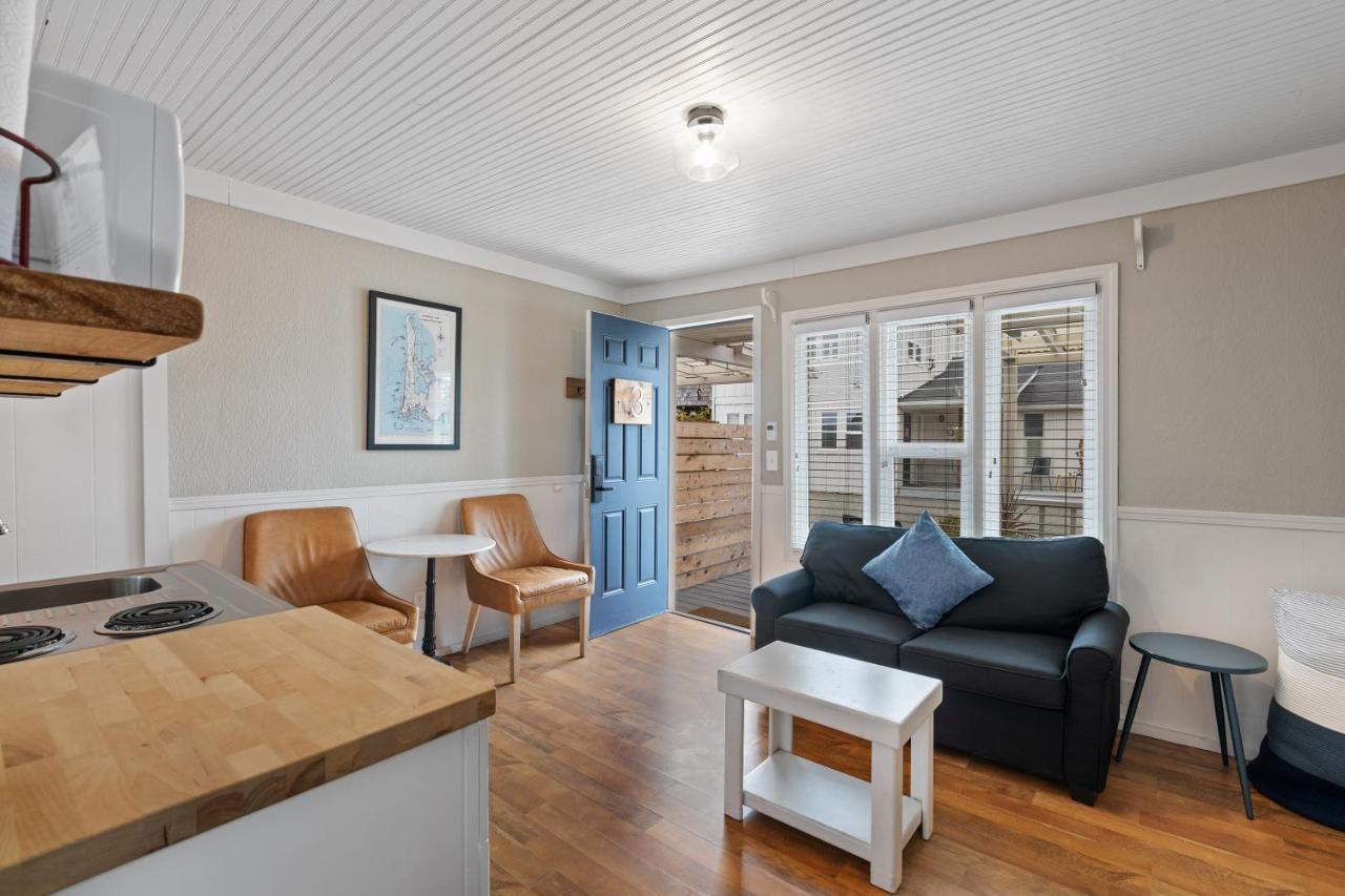 Suite with Kitchenette at Boardwalk Cottages