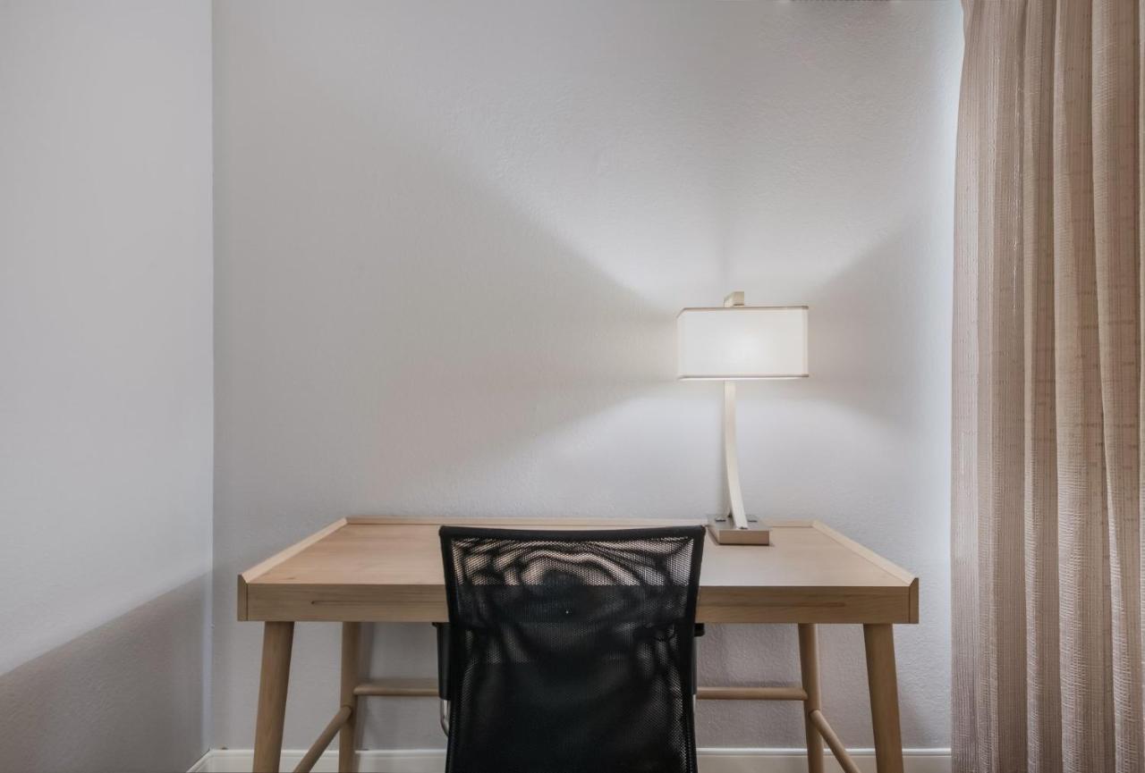 | Staybridge Suites Chesapeake, an IHG Hotel