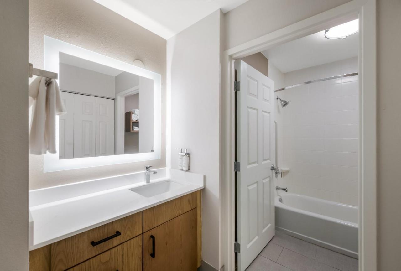 Queen Studio - Non-Smoking at Staybridge Suites Chesapeake by IHG