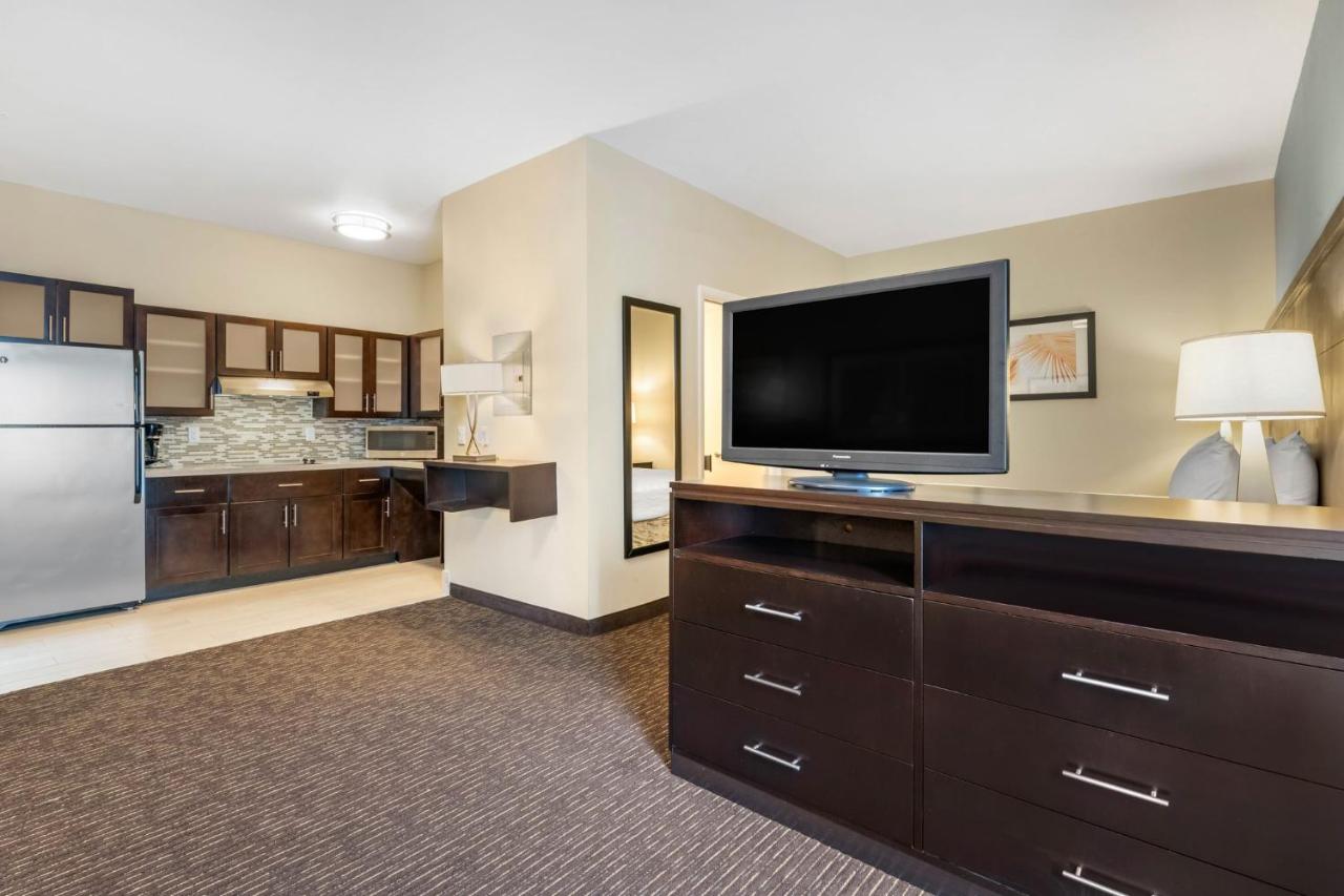 | Staybridge Suites St. Petersburg FL, an IHG Hotel