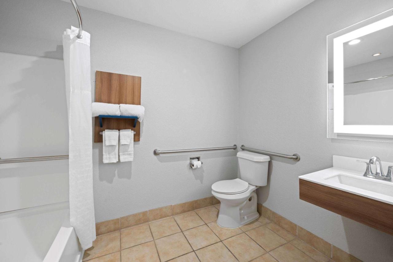 Queen Suite with Mobility Access - Non-Smoking at Microtel Inn & Suites by Wyndham Houma