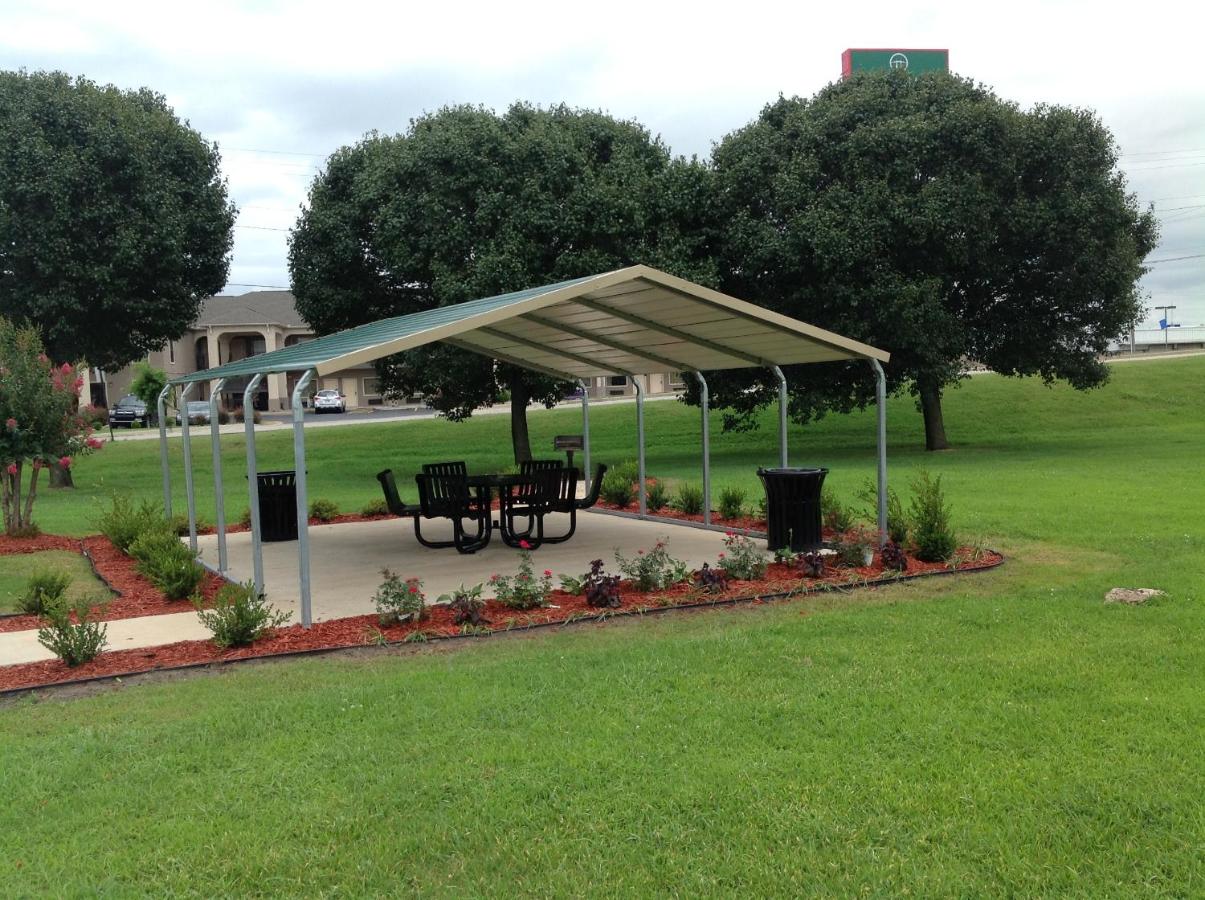  | Hallmarc Inn & Suites of West Memphis
