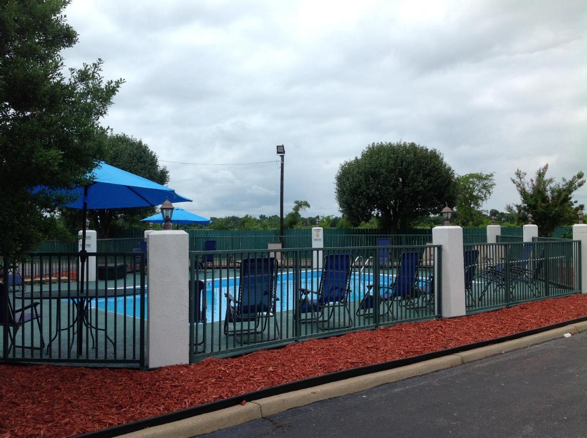  | Hallmarc Inn & Suites of West Memphis