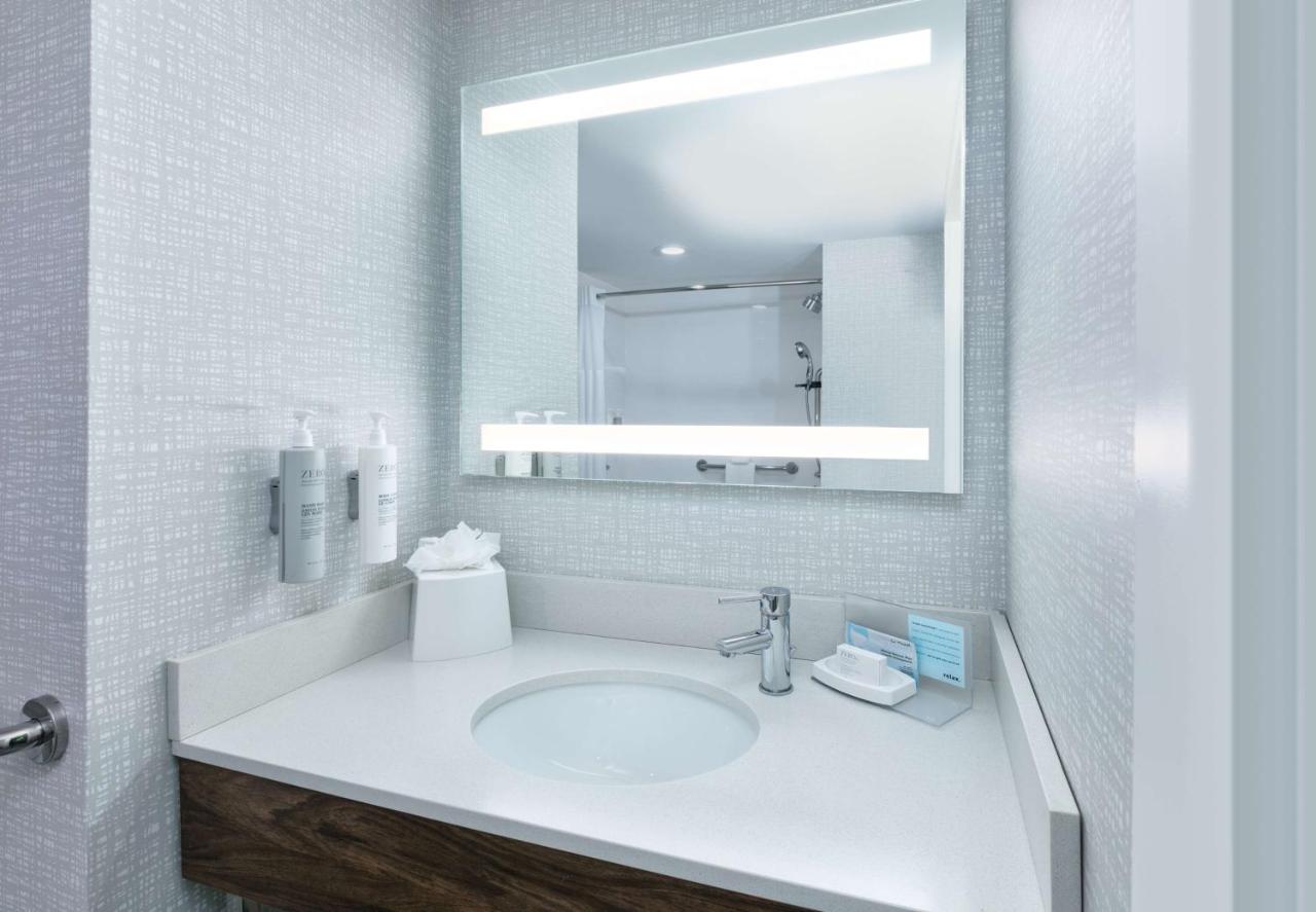 King Room - Mobility Accessible/Non-Smoking at Hampton Inn Biloxi