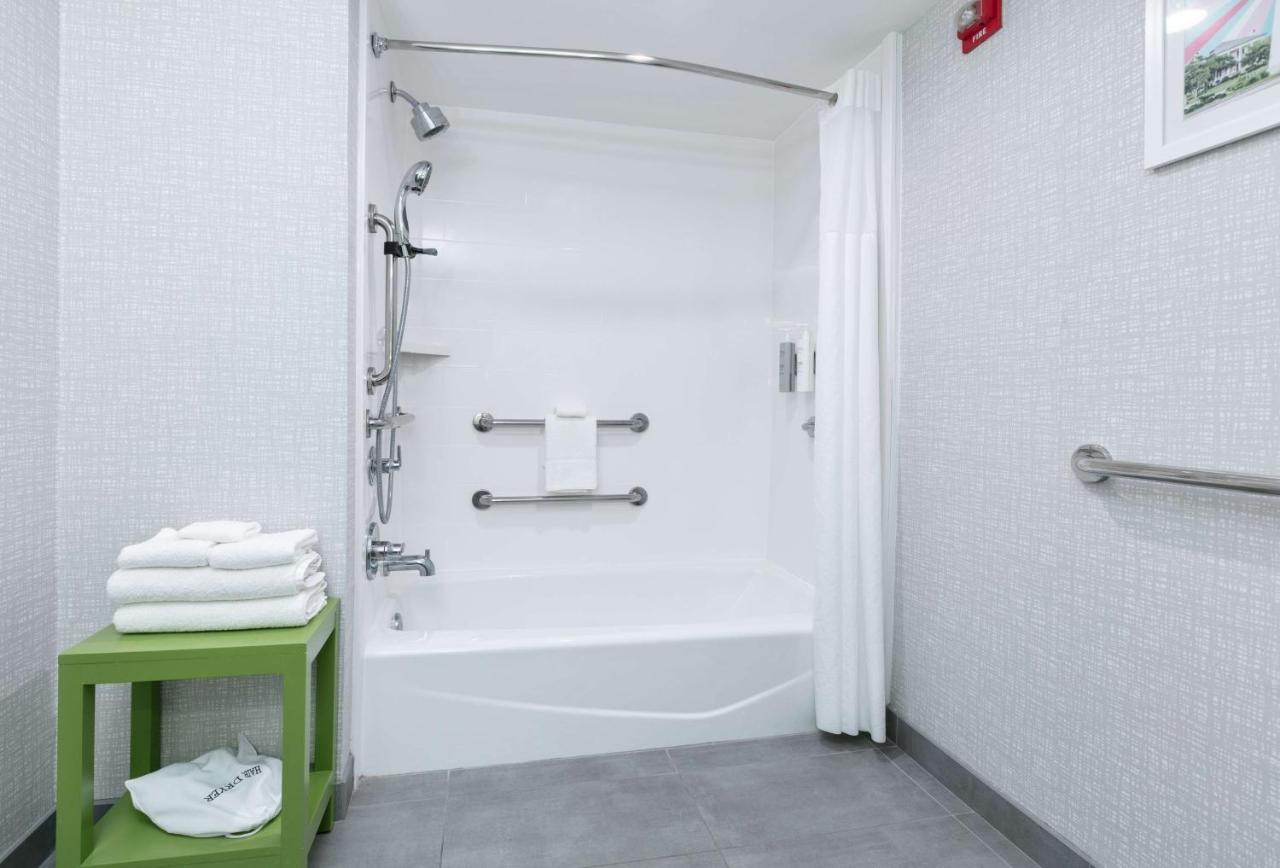 King Room - Mobility Accessible/Non-Smoking at Hampton Inn Biloxi